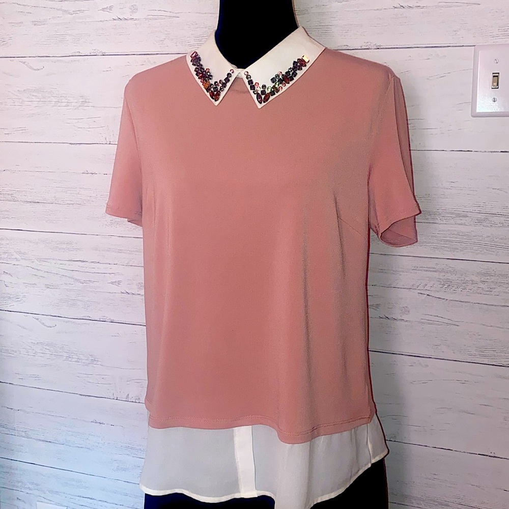 Women’s short sleeve blouse with a layerEd look and bejeweled collar